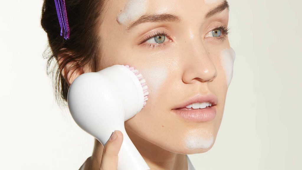 Tips on buying a face cleanser that works